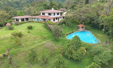 Lujosa finca en venta con 30.000m2T Sector Gualdéleg –Yunguilla Cuenca Ec.