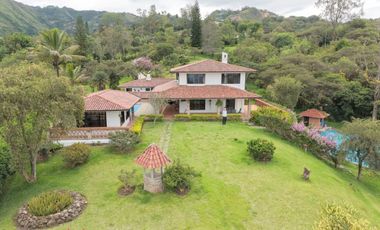 Lujosa finca en venta con 30.000m2T Sector Gualdéleg –Yunguilla Cuenca Ec.