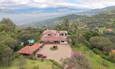Lujosa finca en venta con 30.000m2T Sector Gualdéleg –Yunguilla Cuenca Ec.
