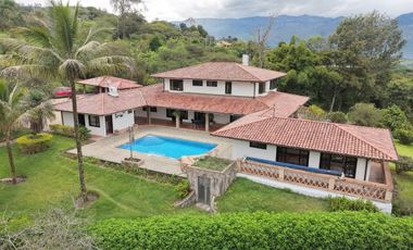 Lujosa finca en venta con 30.000m2T Sector Gualdéleg –Yunguilla Cuenca Ec.