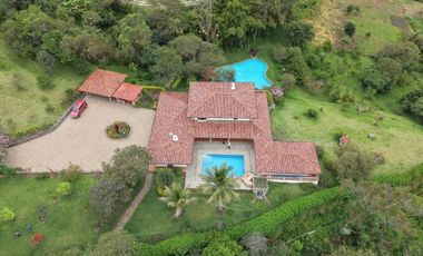 Lujosa finca en venta con 30.000m2T Sector Gualdéleg –Yunguilla Cuenca Ec.