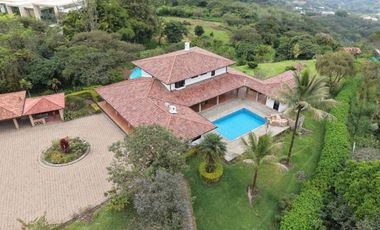 Lujosa finca en venta con 30.000m2T Sector Gualdéleg –Yunguilla Cuenca Ec.