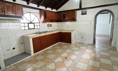 VENTA DE CASA VALLE DE LOS CHILLOS SECTOR CAPELO, 879 mtrs de terreno INDEPENDIENTE ,320 de CONSTRUCCIÓN