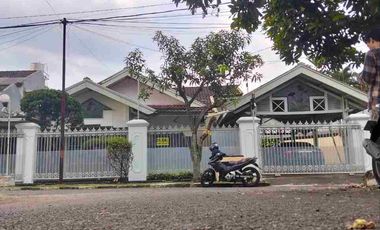 Rumah luas 1 lantai siap huni dan Asri, dekat UNINUS Margahayu Raya, mendekati NJOP