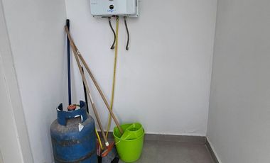 Tumbaco, Sector Villa Vega, Casa Estilo Moderna Adosada a un Solo Lado enVenta