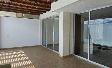 Tumbaco, Sector Villa Vega, Casa Estilo Moderna Adosada a un Solo Lado enVenta