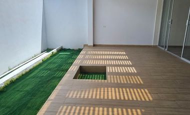 Tumbaco, Sector Villa Vega, Casa Estilo Moderna Adosada a un Solo Lado enVenta