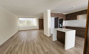 Tumbaco, Sector Villa Vega, Casa Estilo Moderna Adosada a un Solo Lado enVenta