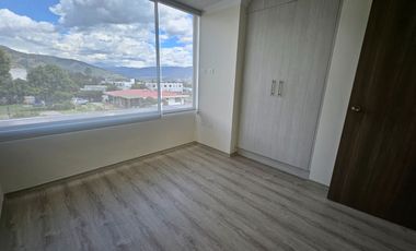 Tumbaco, Sector Villa Vega, Casa Estilo Moderna Adosada a un Solo Lado enVenta