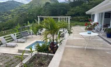 Quinta Moderna en Venta – Valle de Yunguilla | La Unión