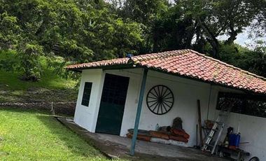 Quinta Moderna en Venta – Valle de Yunguilla | La Unión