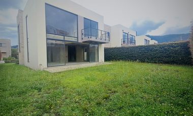 CASA CAMPESTRE  EN VENTA SECTOR CONJUNTO  CAMPESTRE VERDE VIVO CAJICA