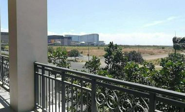 FOR RENT: MONARCH PARSUITS