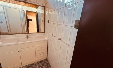 Casa 4 Dormitorios Dos Baños Estacionamientos Maipu