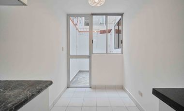 Se vende departamento de 3 habitaciones en Piso 1 en Condominio en Parques de Surco 2