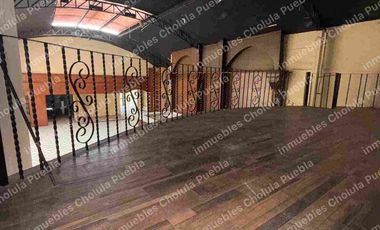 Local comercial en renta en el corazón de San Andrés Cholula, ideal para cadena restaurantera, bar, franquicia, restaurante, minisuper, tienda de conveniencia, grupos comerciales.