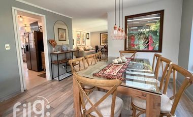 Arriendo exclusiva Casa en La Dehesa, Condominio con Piscina y Amplios Espacios