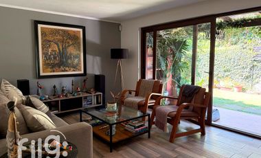 Arriendo exclusiva Casa en La Dehesa, Condominio con Piscina y Amplios Espacios