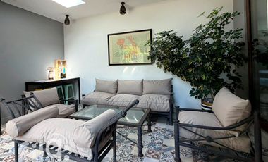 Arriendo exclusiva Casa en La Dehesa, Condominio con Piscina y Amplios Espacios