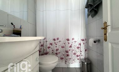 Arriendo exclusiva Casa en La Dehesa, Condominio con Piscina y Amplios Espacios