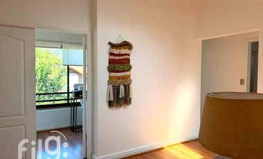 Arriendo exclusiva Casa en La Dehesa, Condominio con Piscina y Amplios Espacios