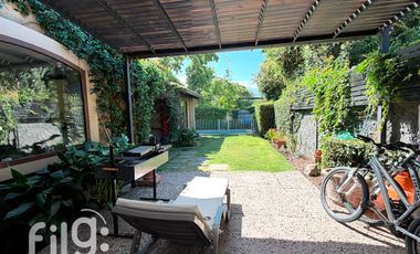 Arriendo exclusiva Casa en La Dehesa, Condominio con Piscina y Amplios Espacios