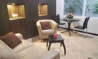 SUITE AMOBLADA EN ALQUILER CON PARQUEO EN LOMAS DE URDESA EN NORTE DE GUAYAQUIL ECUADOR.