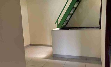 Rumah Strategis dengan 3Kamar Tidur  Siap Huni 2 Lantai di Kalideres Jakarta Barat