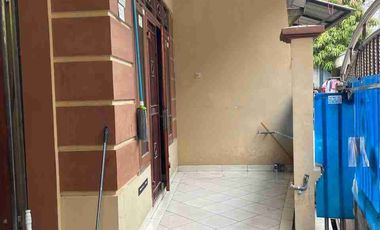 Rumah Strategis dengan 3Kamar Tidur  Siap Huni 2 Lantai di Kalideres Jakarta Barat