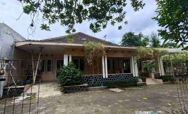 Rumah Hidden Gems Halaman Luas Daerah Serengan Solo