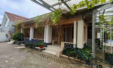 Rumah Hidden Gems Halaman Luas Daerah Serengan Solo