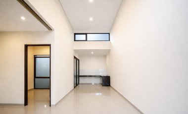 Rumah Desain Anti-Mainstream Taman Kopo Indah | Fasad Kaca Mewah, Siap Huni Dekat Tol !