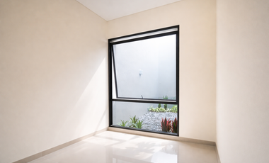 Rumah Desain Anti-Mainstream Taman Kopo Indah | Fasad Kaca Mewah, Siap Huni Dekat Tol !