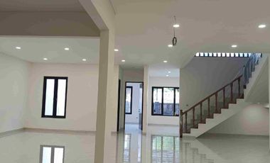 Sewa Rumah Kantor Luas 2 Lantai di Pondok Pinang – 6 Kamar Parkir Besar Siap Pakai