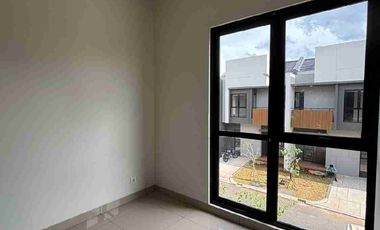 Di sewakan Rumah Baru Siap Huni di Summarecon Crown Gading
