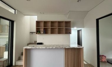 Dijual Cepat Harga Termurah  Rumah Semi Furnished di Summarecon