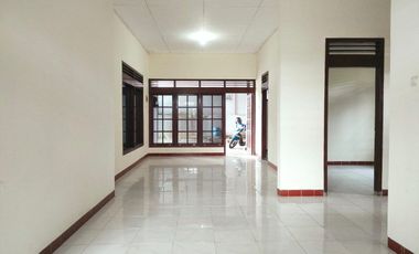 Rumah Klasik dekat masjid di Rejowinangun Gedongkuning Kotagede