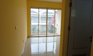 Disewakan Rumah Golf Lake Cengkareng Bersih Buruan