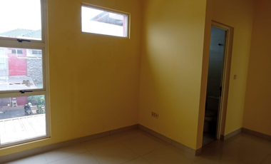 Disewakan Rumah Golf Lake Cengkareng Bersih Buruan