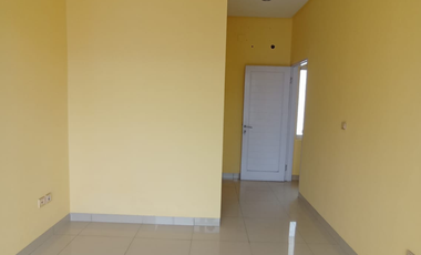 Disewakan Rumah Golf Lake Cengkareng Bersih Buruan