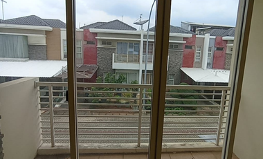 Disewakan Rumah Golf Lake Cengkareng Bersih Buruan