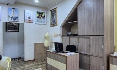 Strategis! Siap pakai Disewakana Ruko 4lt furnished sangat cocok untuk berbagai usaha seperti salon, bridal, kantor, maupun café di kawasan strategis