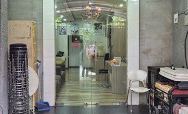 Strategis! Siap pakai Disewakana Ruko 4lt furnished sangat cocok untuk berbagai usaha seperti salon, bridal, kantor, maupun café di kawasan strategis