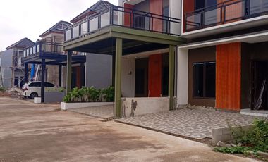Hunian dlm cluster cakep dipinggir jalan raya utama jatiwarna lokasi dekat tol JORR jatiwarna