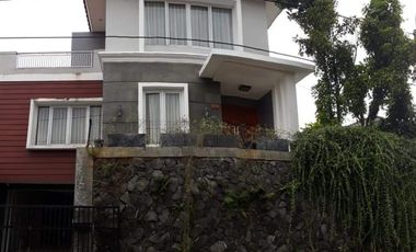 RUMAH SIAP HUNI 2 LANTAI FULL FURNISHED DEKAT SOEKARNO HATTA DI GURUMINDA KOTA BANDUNG