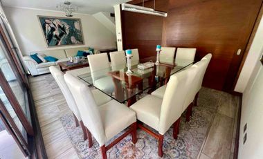 En Venta Moderno y luminoso departamento de 3 habitaciones/3 baños más servicios, con Jardín y amplio subterráneo.