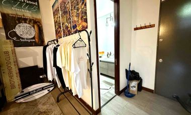En Venta Moderno y luminoso departamento de 3 habitaciones/3 baños más servicios, con Jardín y amplio subterráneo.