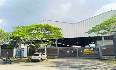 ALQUILO BODEGA 2.350 M2 CON PUENTE GRÚA DE 5 TONELADAS ACOPI YUMBO CALI
