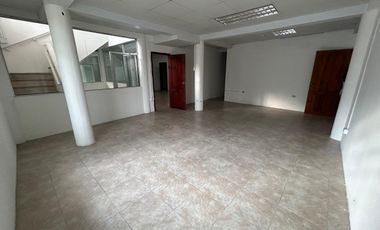 SE VENDE PROPIEDAD CON ALTO POTENCIAL COMERCIAL EN LA CIUDAD DE PORTOVIEJO