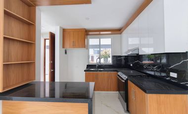VENTA DE CASA NUEVA EN LA TRINIDAD 2